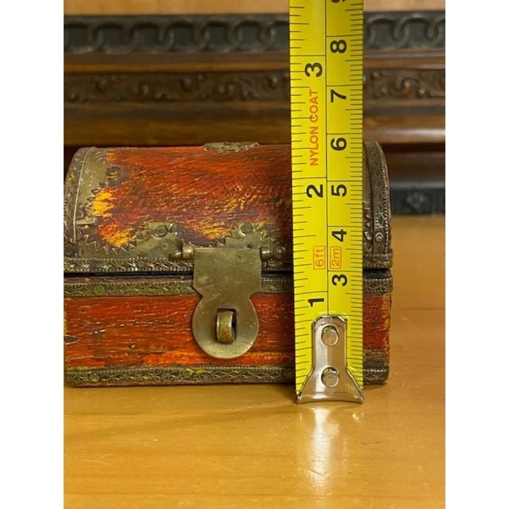 Unbranded vintage miniature